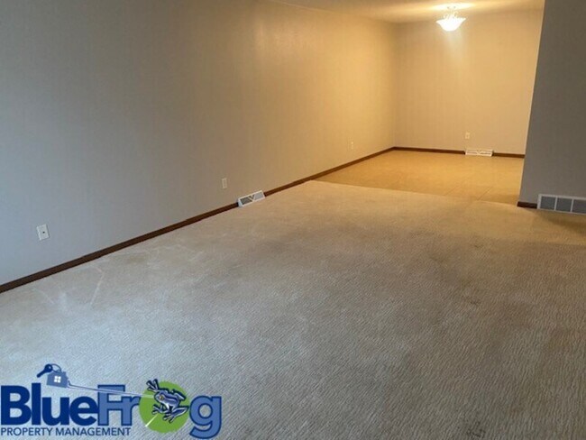 Photo - 61 University Dr