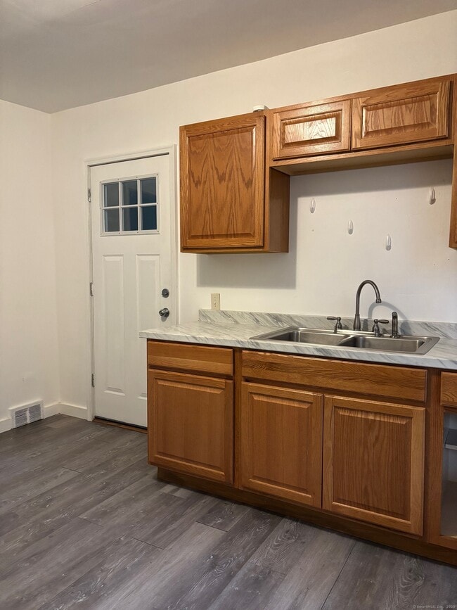 Photo - 41 Bamford Ave Unit 1