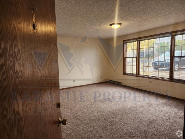 Building Photo - 1725 Fetterman Dr Unit B Rental