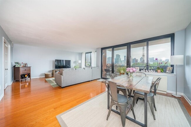 Building Photo - 700 Grove St Unit 6M