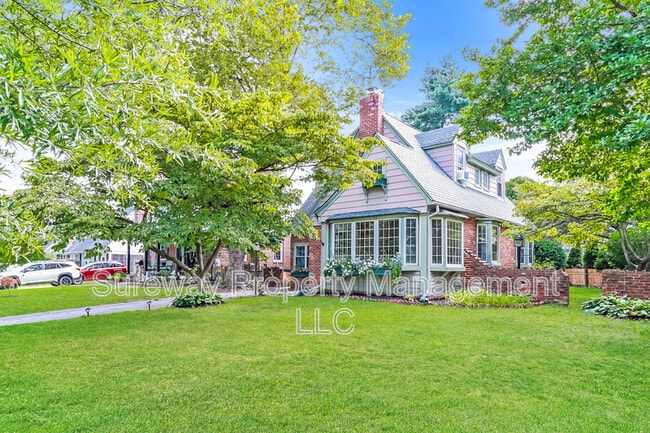 Photo - 404 Strawbridge Ave