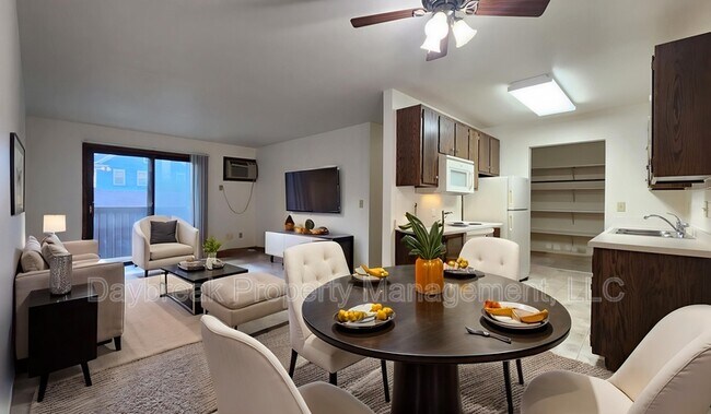 Building Photo - 507 11th St S