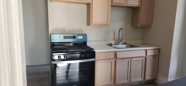 Photo - 277 Ontario St Unit 2nd Fl, Front