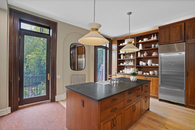 Photo - 284 Carroll St