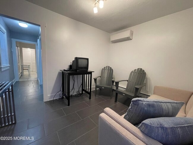 Photo - 94 Poplar Ave