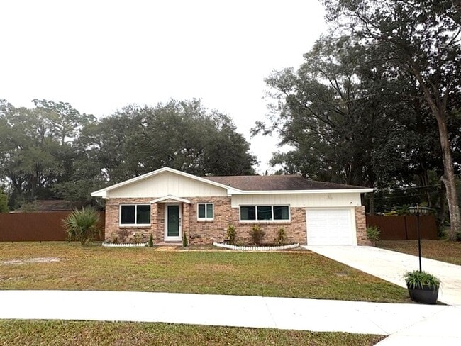Building Photo - Beautifully Updated DeLand Home with Huge Fenced Backyard!!!