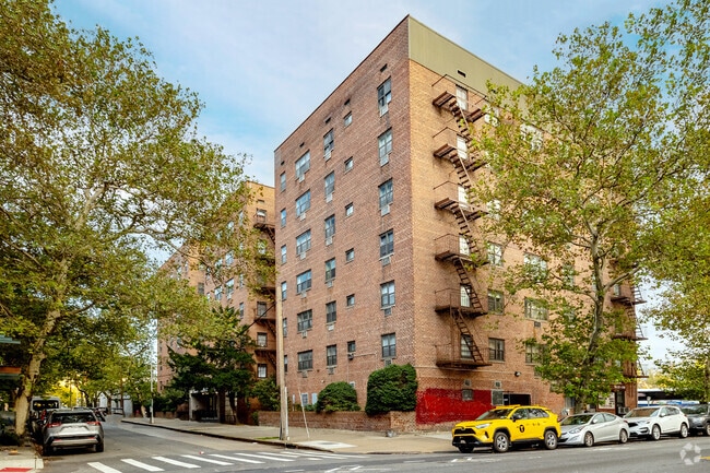 The Amherst - Sherwood Village Cooperative A, Inc. Apartments