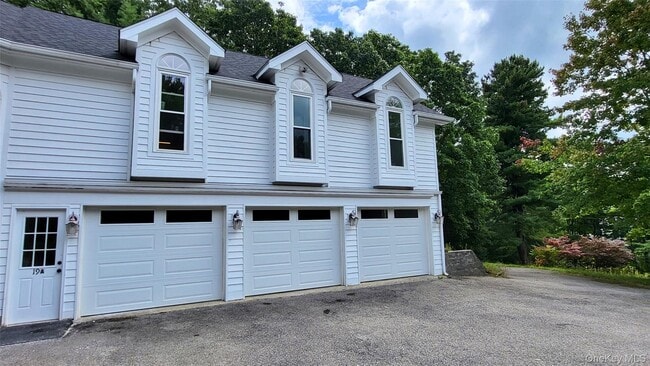 Building Photo - 19 Friendship Ln