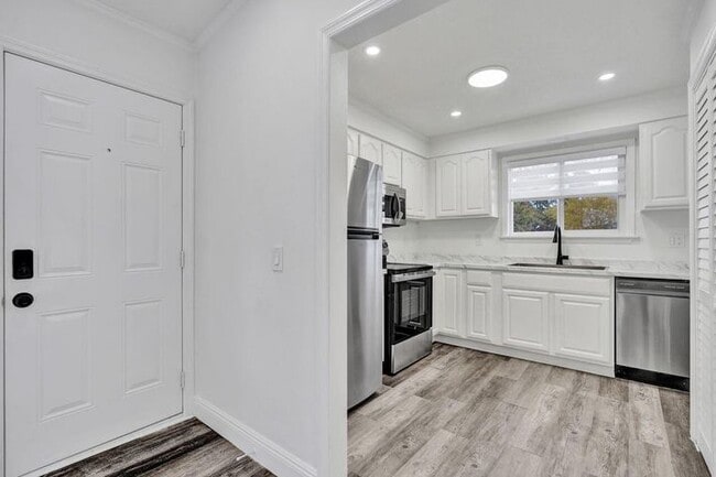 Photo - 229 SW 1st Ave