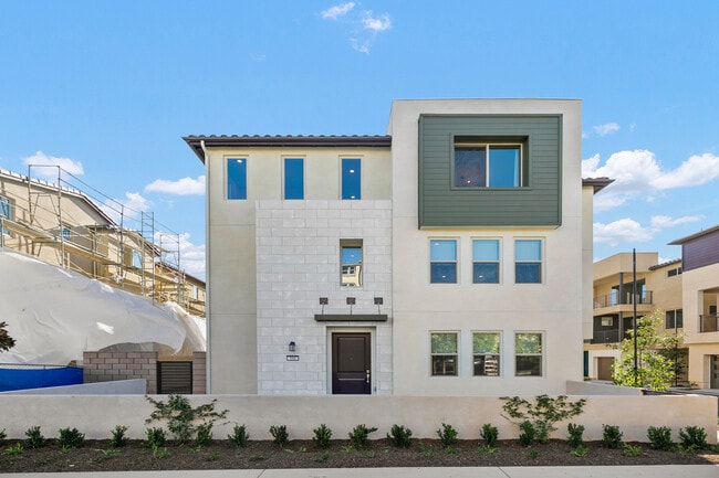 Photo - 590 Catalonia