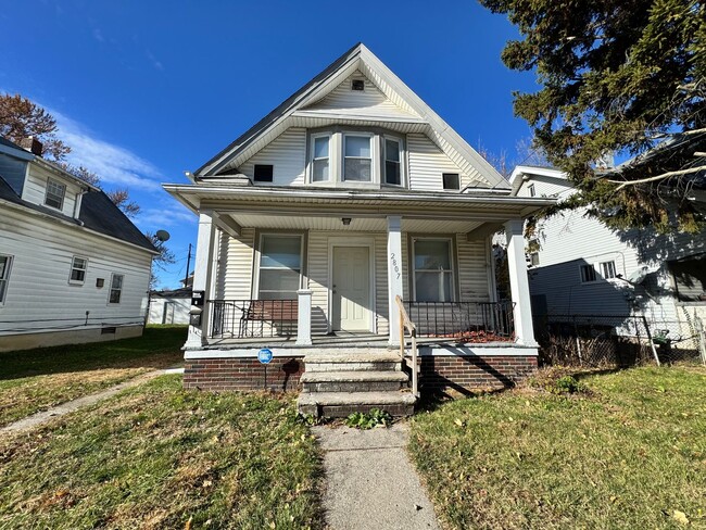 Building Photo - 2807 Chestnut St Unit 2