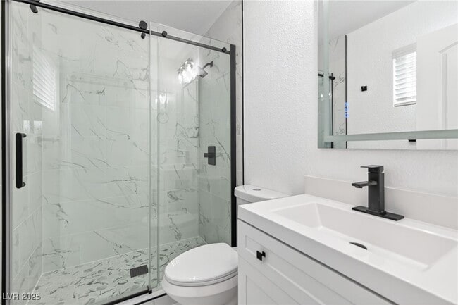 Photo - 405 Scenic Dr