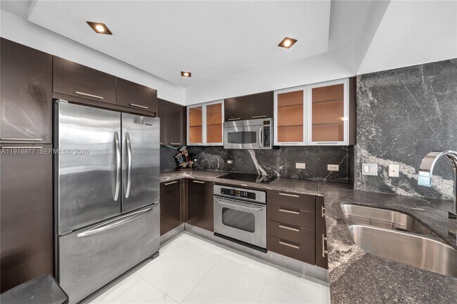 Photo - 31 SE 5th St Unidad 407