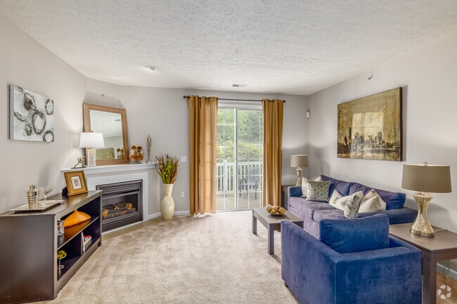 2BR, 2BA - 1,007SF - Living Room