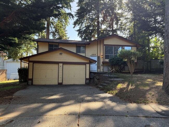 Building Photo - "Charming 3-Bedroom Home with Cozy Firepla...