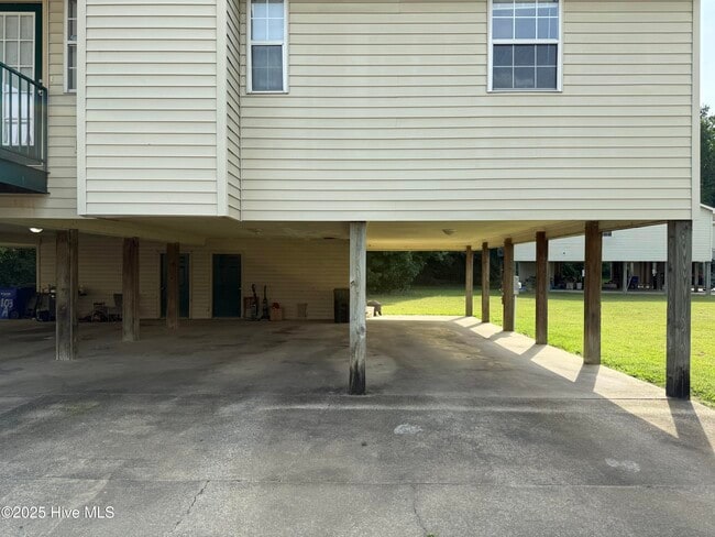 Photo - 102 Derwent Ct
