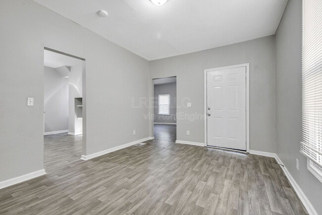 Photo - 2922 Duncan St