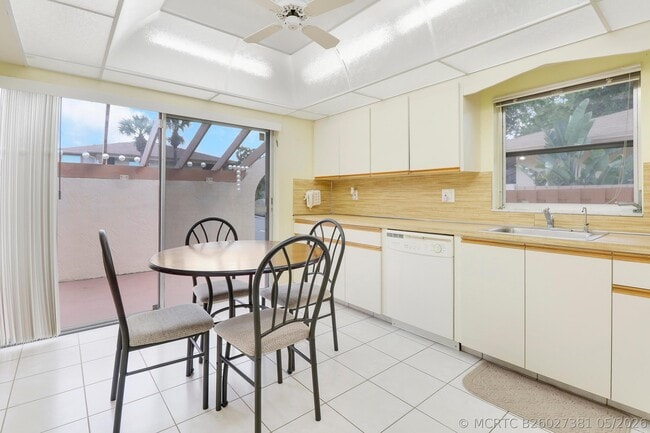 Photo - 13759 Date Palm Ct Unit A