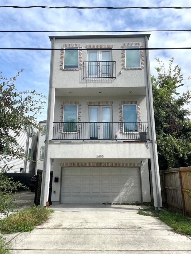 Photo - 2405 Bastrop St