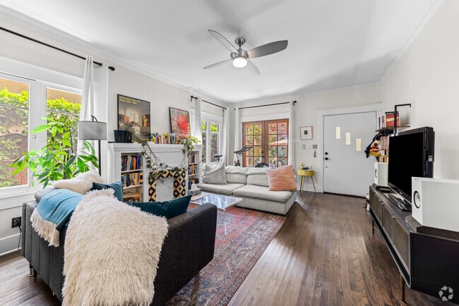 Building Photo - 813 N Coronado St Rental