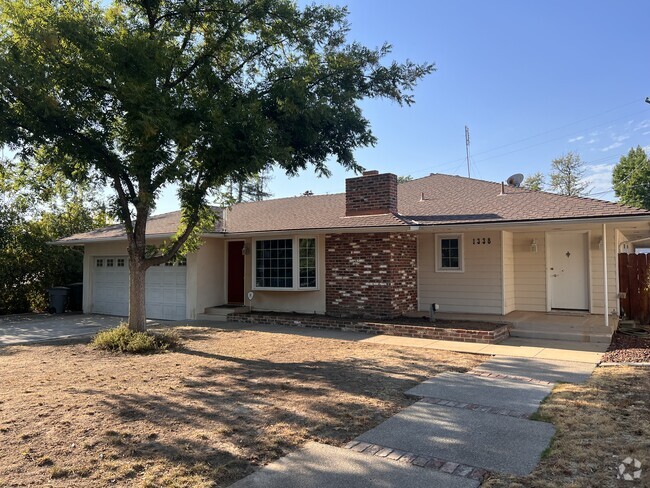 Building Photo - 1338 E Almendra Dr Rental