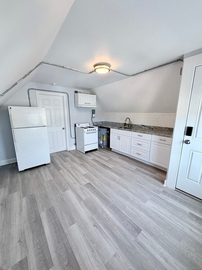 Photo - 35 Hillside Ave Unit 3