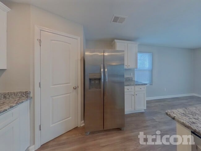 Photo - 2170 Southlea Dr