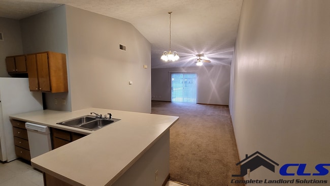 Building Photo - 554 College Ave Unit 554 College Avenue