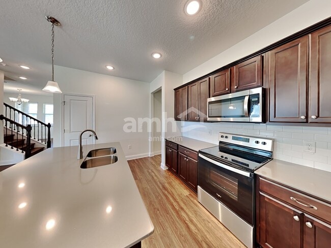 Photo - 1050 Summer Stone Loop