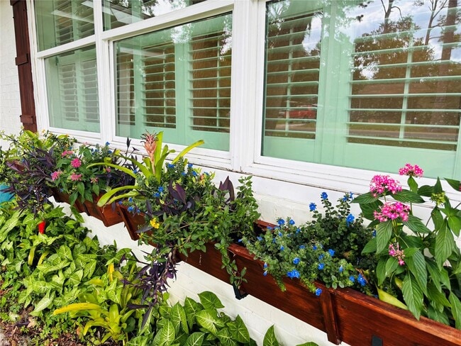 Photo - 2826 Amelia Rd