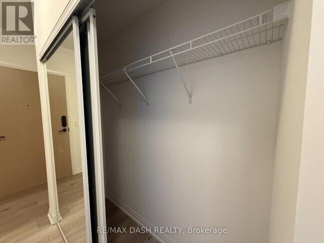Photo - 280 Dundas St W Unit 417