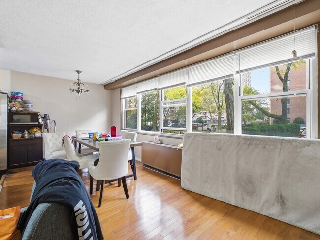 Photo - 201 St Pauls Ave Unit 1G