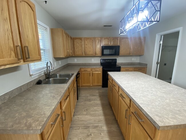 Photo - 406 Arbor Oaks Dr