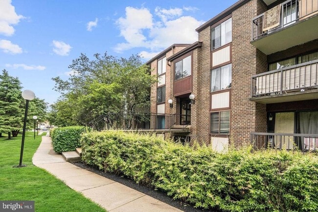 Photo - 9702 Kingsbridge Dr Unit 202