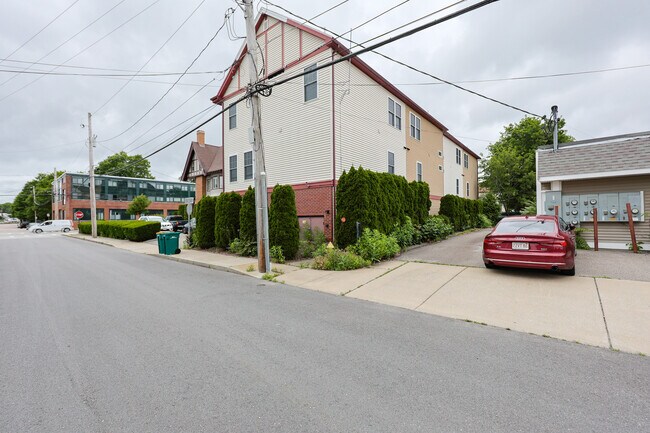 7 W Church St