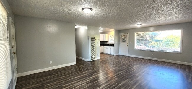 Completely Renovated 3 Bedroom 2 Full Bath... - Completely Renovated 3 Bedroom 2 Full Bath... Casa
