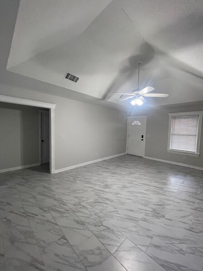 Photo - 202 Leeswood Cir