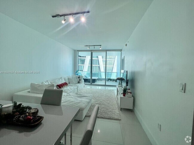 Building Photo - 900 Biscayne Blvd Unit 3210 Rental