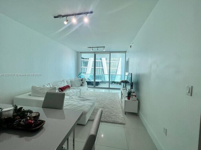 Photo - 900 Biscayne Blvd Unidad 3210 Rental