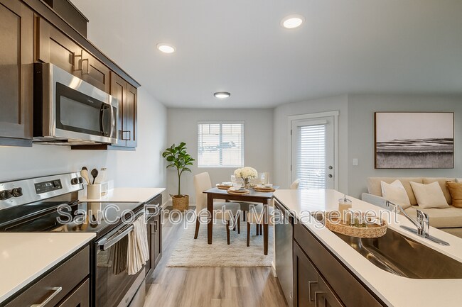 Photo - 2564 Hawthorne St