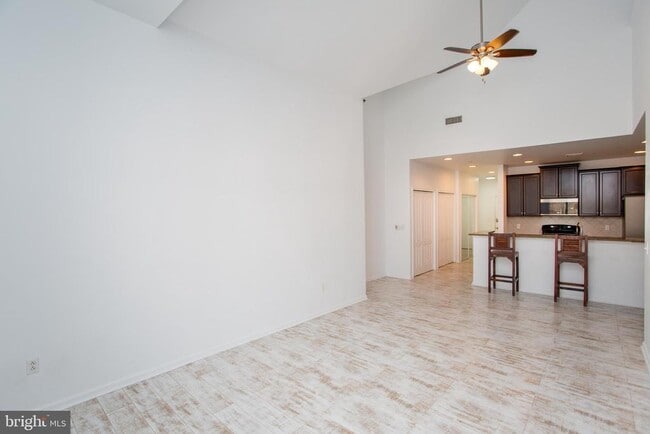 Building Photo - 523 Carson Terrace