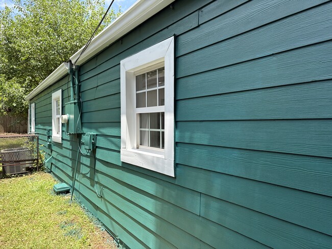 Photo - 1051 Grant Way SE