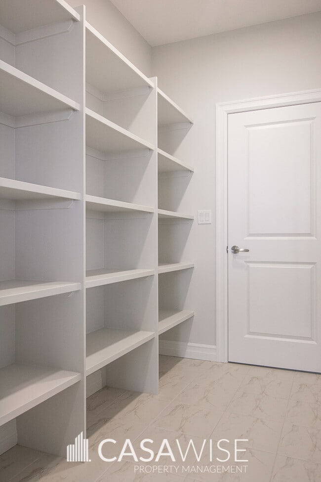 Photo - 8173-222A 222A St NW