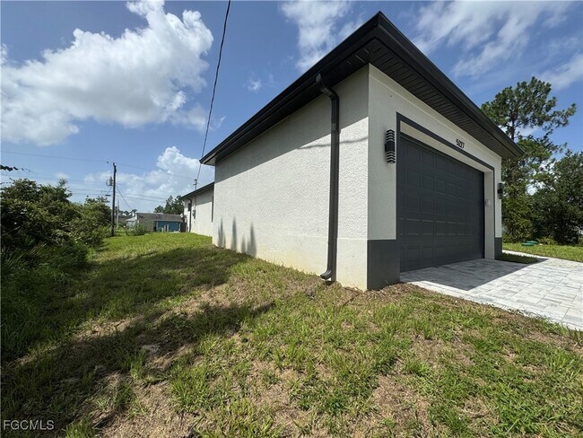 Photo - 5227 4th St W