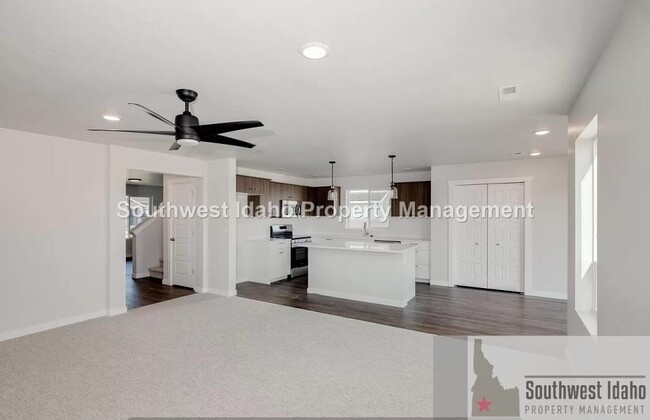 Photo - 8140 E Sunray Dr