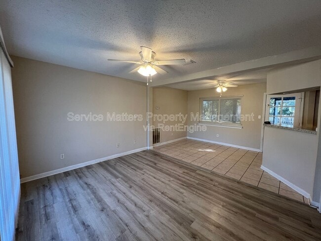 Photo - 303 Newcastle Dr