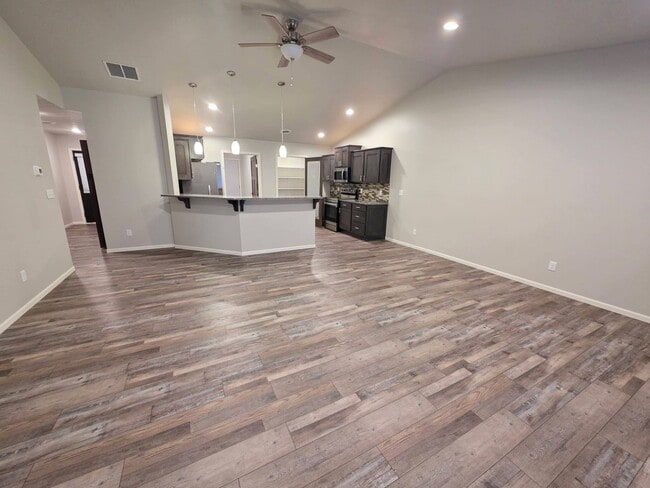 Photo - 2050 Quail St