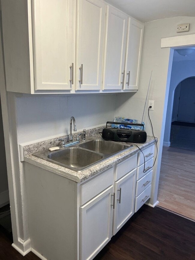 Photo - 2525 Parke St