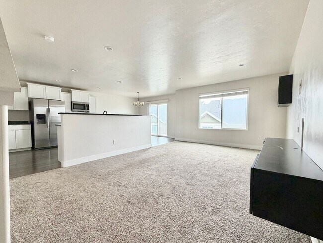 Photo - Beautiful 3 Bed, 3 Bath Bluffdale Townhome with Finished Basement, Kitchenette & Garage