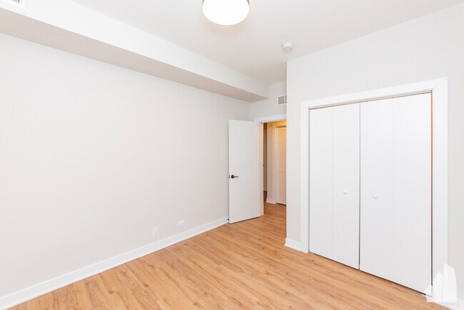 Photo - 648 W Wrightwood Ave Unit 656-106